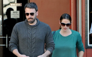 Ben Affleck 'Actively Involved' in Supporting Ex-Wife Jennifer Garner After Her Dad's Death