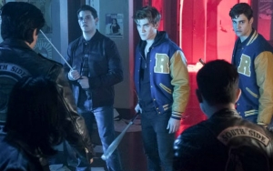 'Riverdale' Season 2 Reveals the Black Hood, Seemingly Kills Off One Major Character