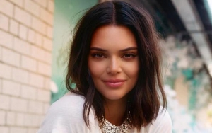 Kendall Jenner Shares Topless Selfie, Covers Nipples With Ice Cream Emojis
