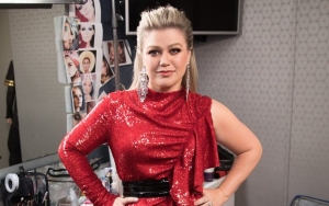 Kelly Clarkson Says Her Clean-Eating Diet Makes Her Wallet Lighter