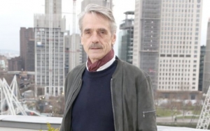 Details About Jeremy Irons' Possible Character on 'Watchmen' Emerge