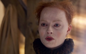 Saoirse Ronan and Margot Robbie Clash Over Throne in First 'Mary Queen of Scots' Trailer