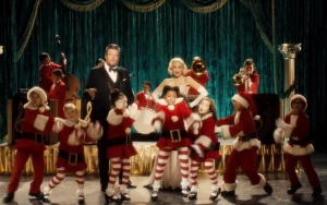 Gwen Stefani Cheats on Blake Shelton With Santa Claus in 'You Make It Feel Like Christmas' Video