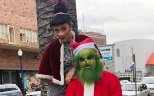 Stephen and Ayesha Curry Dress Up as the Grinch and Cindy Lou Who for Christmas