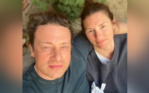 Jamie Oliver Recalls Accidentally Burning His Manhood While Cooking Naked for Wife
