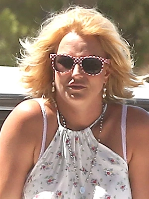 Britney Spears' Mom Flies to L.A. After Singer Blames Lynne for Hotel Outburst