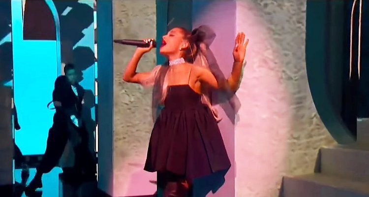 Ariana Grande's $169,000 Diamond Necklace Snaps During Billboard Awards Performance