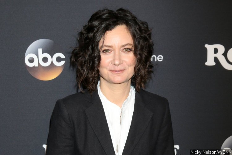 Sara Gilbert Supports ABC's Decision to Cancel 'Roseanne'