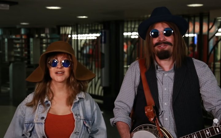 Video: Christina Aguilera and Jimmy Fallon Busk in Disguise in NYC Subway