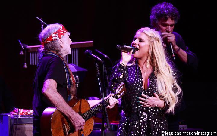 Jessica Simpson Returns to Stage for Reunion With Willie Nelson