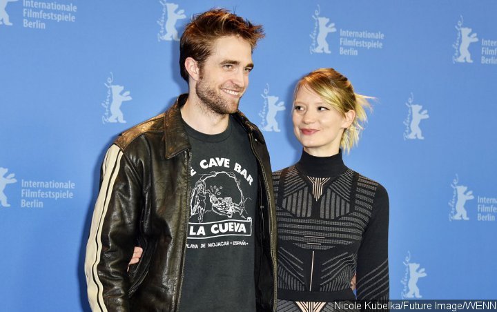 Robert Pattinson and Mia Wasikowska Join Forces for 'The Devil All the Time'