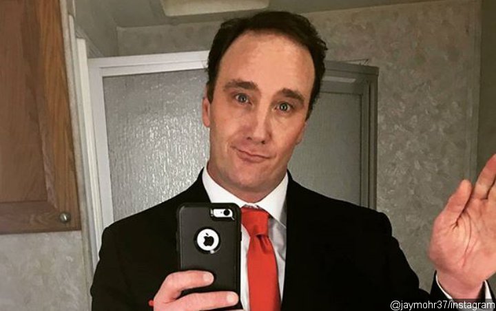 Jay Mohr Goes Naked in Logan Lynn's 'Nothing's Ever Wrong' Music Video
