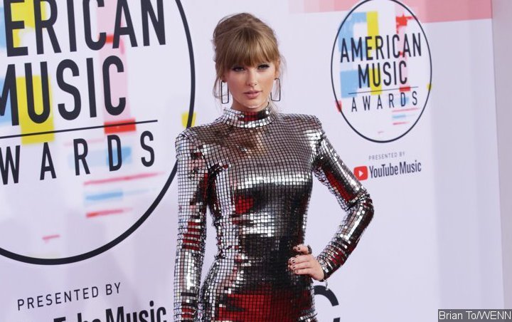 This is the Secret to Taylor Swift’s red lips!