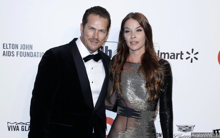 'Sex and the City' Actor Jason Lewis Details His Sunset Proposal to Fiancee Liz Godwin