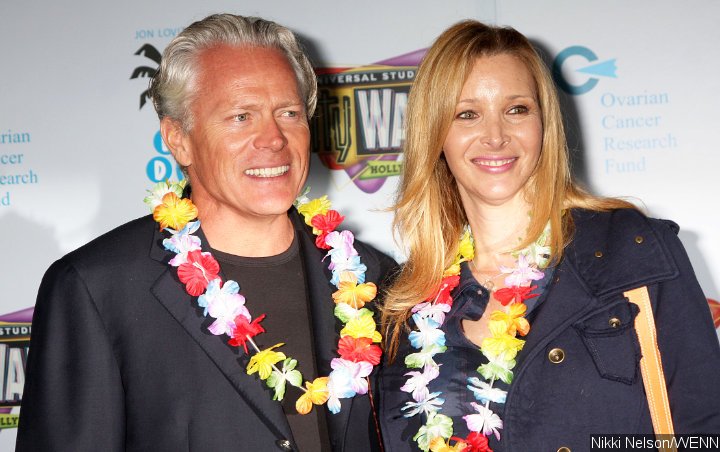 Lisa Kudrow Leaves Husband in Palm Springs Ahead of 25th Wedding Anniversary