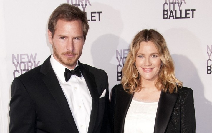 Drew Barrymore Dissed by Ex-Husband After His Still Living Uncle's 'Spirit' Was Summoned on Her Show