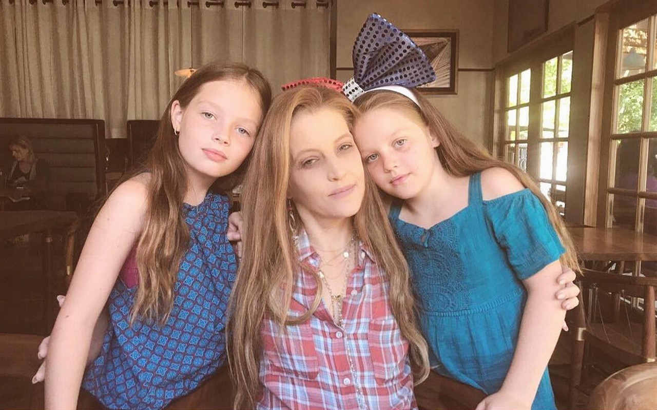 Lisa Marie Presley Awarded Joint Custody Of Twin Daughters Hot Sex