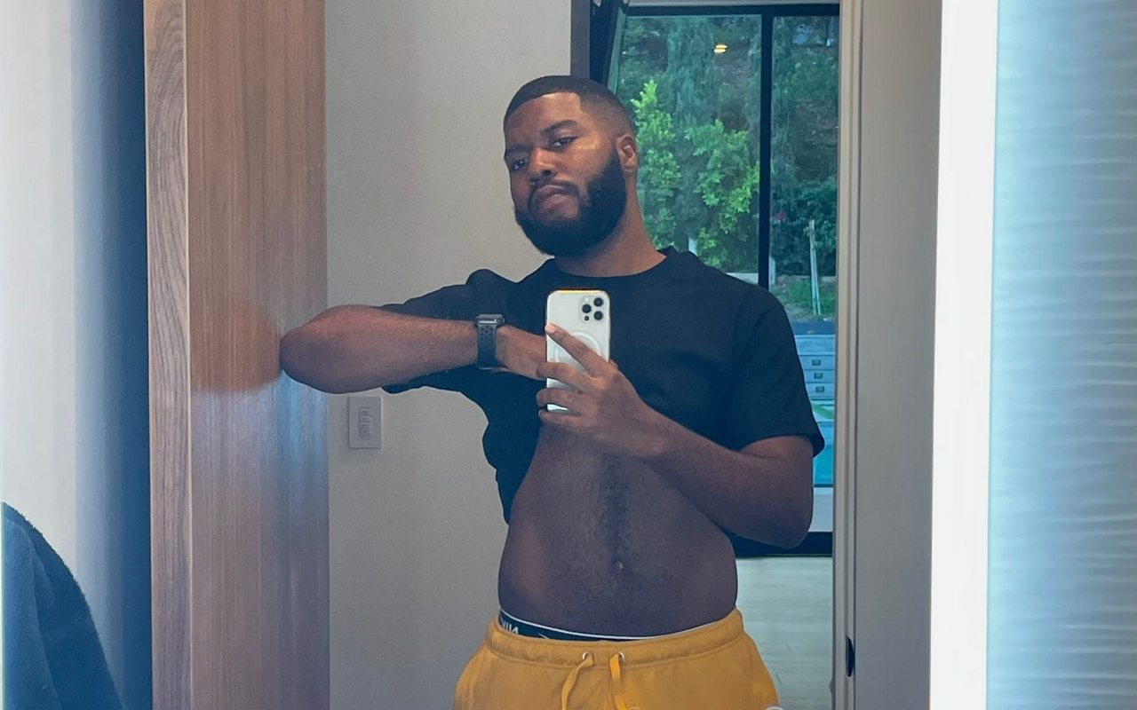 Khalid Bares His Stomach and Shows Off Muscles After Weight Loss