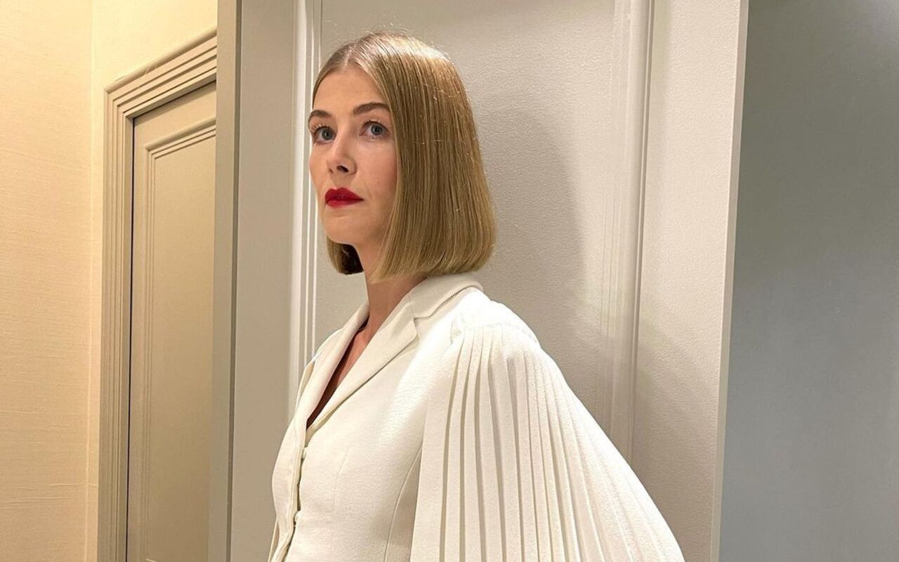 Rosamund Pike Warns Against 'Dangerous' Wellness Industry, Calls It 'Con' Business