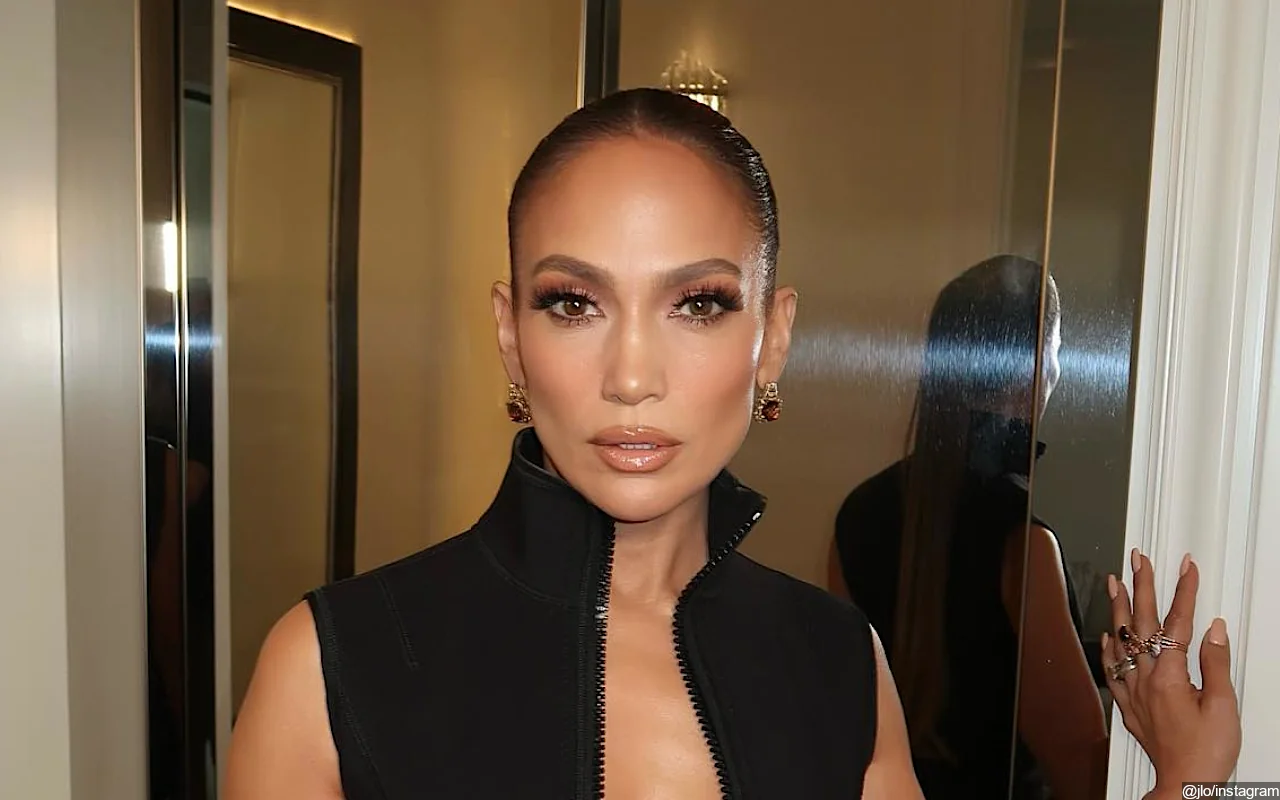 Jennifer Lopez Praised After Showing Off Curves in New Sultry Photos
