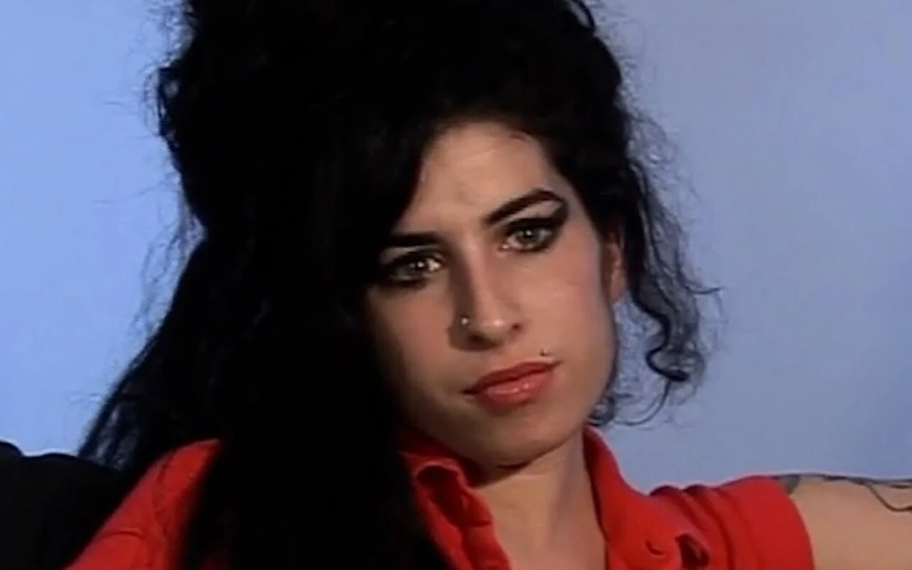 Amy Winehouse's Dad Demands Nearly $1M From Her Pals After They Sold Items Related to Late Star