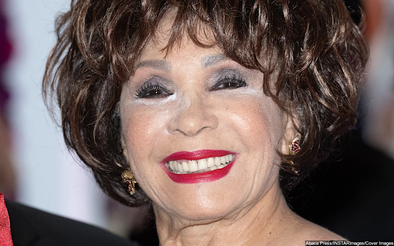 Dame Shirley Bassey Goes Emotional for Being Honored Due to Her Contribution in Music Industry