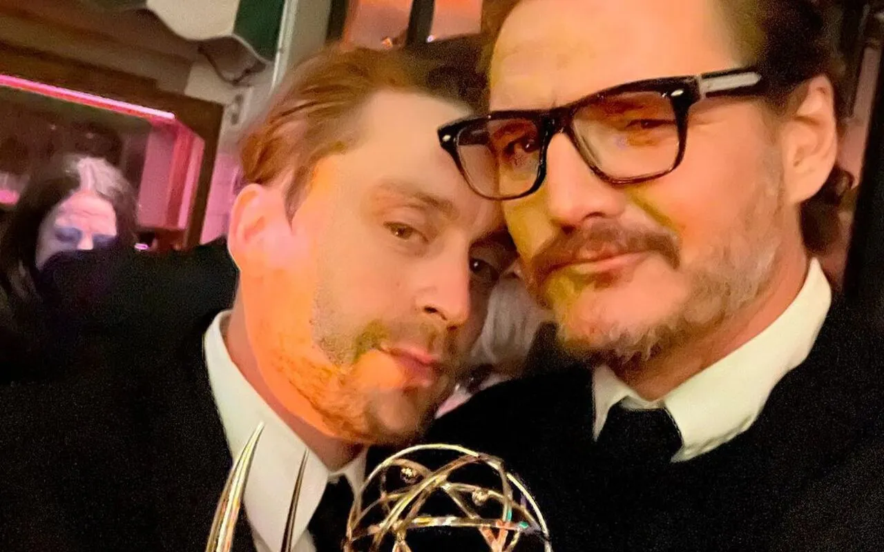 Pedro Pascal Jokes About His Arm Injury, Quips He's Beaten by Rival Kieran Culkin