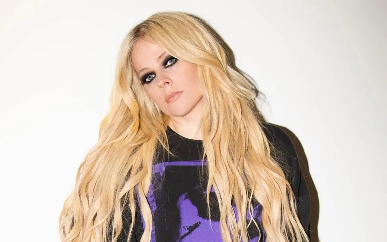 Avril Lavigne Refused to Wear 'Ordinary' Clothes for This Reason