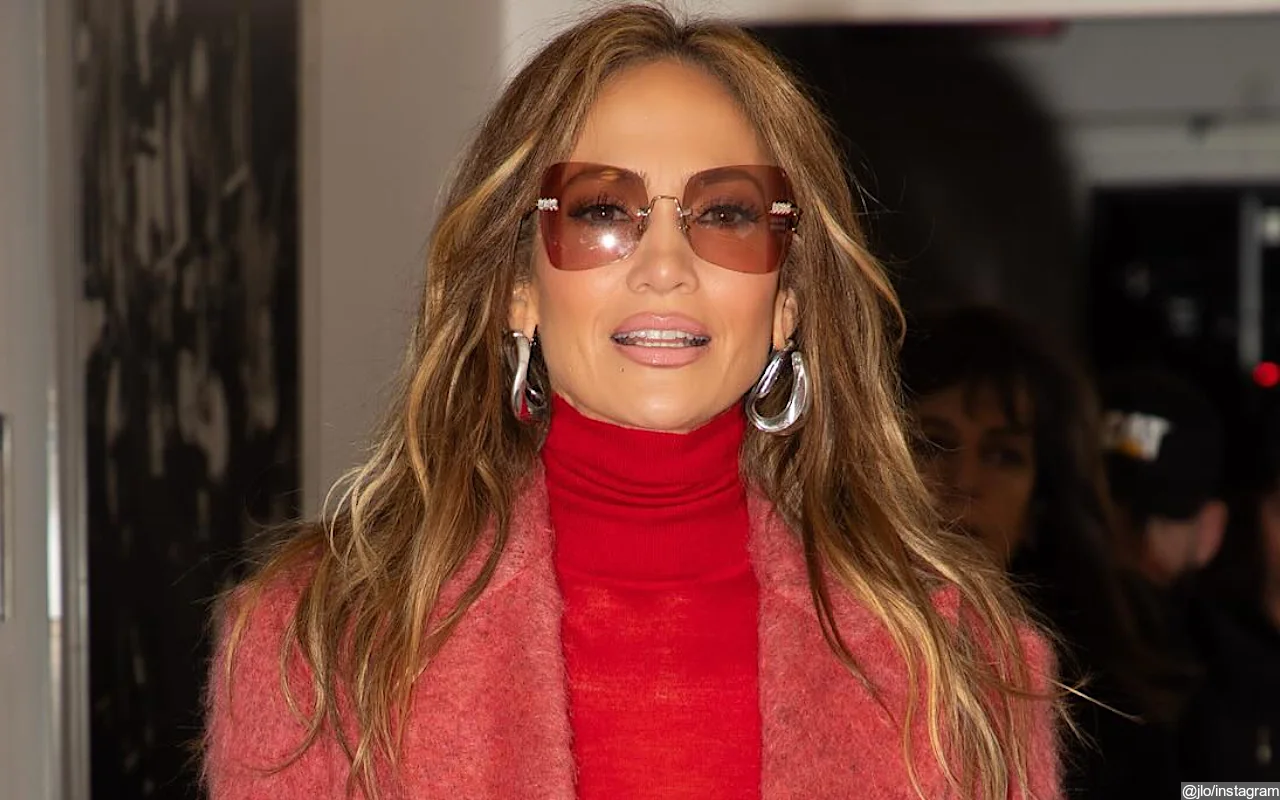 Jennifer Lopez Goes House Hunting in L.A. Without Ben Affleck