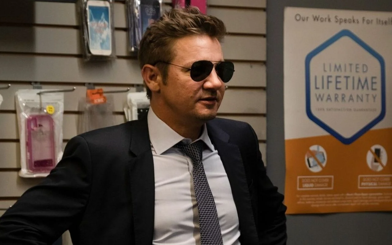 Jeremy Renner Treated Like 'Child Actor' on TV Set Following Near-Fatal Accident