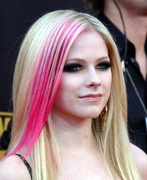 Avril Lavigne Files for Divorce From Deryck Whibley