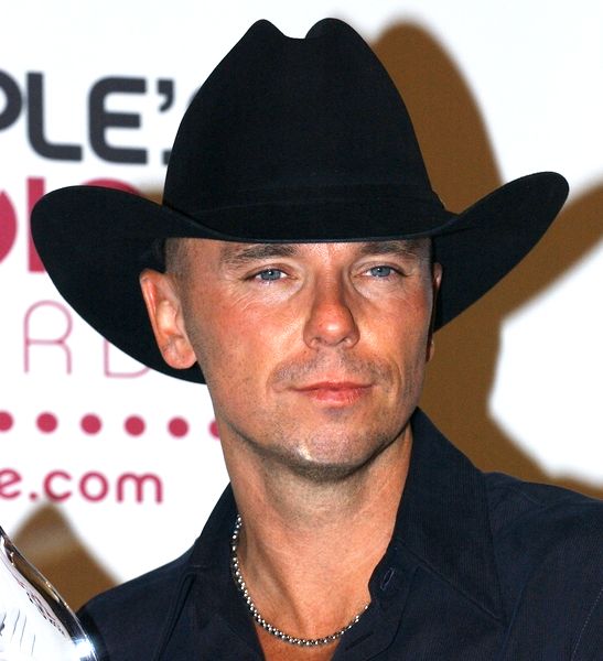 Kenny Chesney<br>The 33rd Annual People's Choice Awards - Press Room