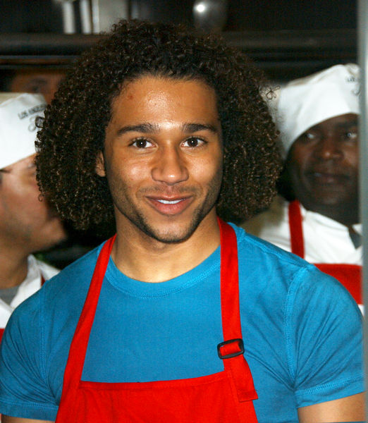 Corbin Bleu<br>Los Angeles Mission Thanksgiving Meal For The Homeless