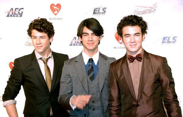 Jonas Brothers<br>Neil Diamond Honored as the 2009 Musicares Person Of The Year - Arrivals