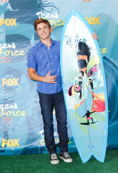 Zac Efron in 2009 Teen Choice Awards - Press Room