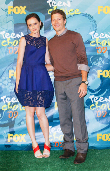 Alexis Bledel, Zach Gilford<br>2009 Teen Choice Awards - Press Room