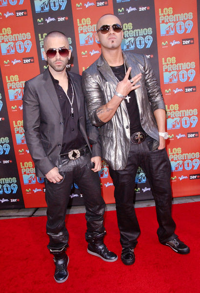 Wisin & Yandel<br>2009 MTV Latin VMAs - Arrivals