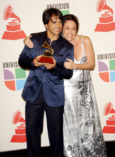 Luis Fonsi, Claudia Brant<br>The 10th Annual Latin GRAMMY Awards - Press Room