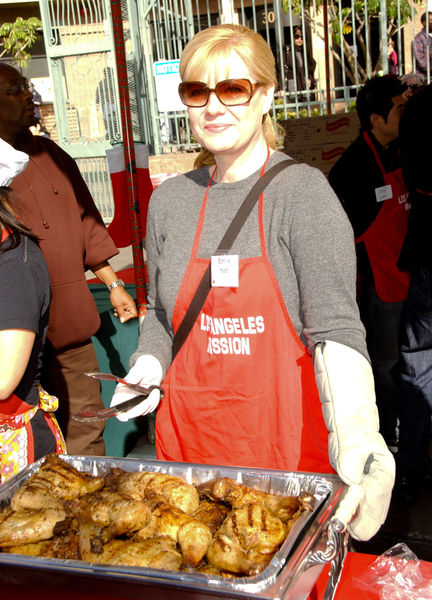 Bonnie Hunt<br>2009 Christmas Eve at The Los Angeles Mission