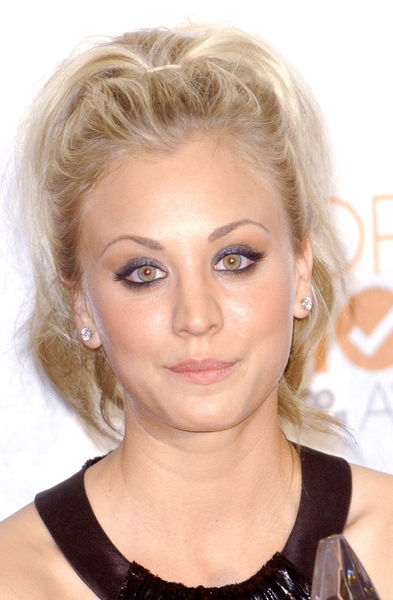 Kaley Cuoco<br>36th Annual People's Choice Awards - Press Room