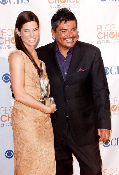 Sandra Bullock, George Lopez<br>36th Annual People's Choice Awards - Press Room