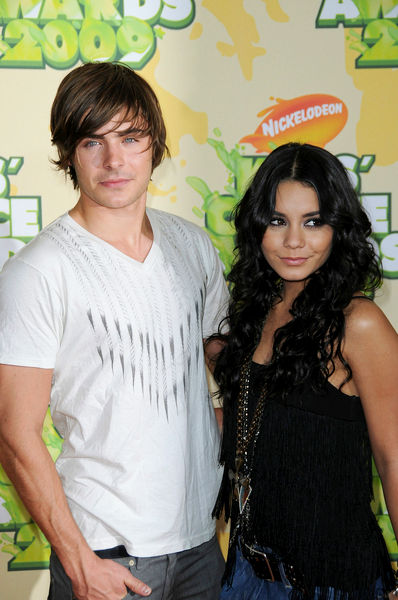 Zac Efron, Vanessa Hudgens<br>Nickelodeon's 2009 Kids' Choice Awards - Arrivals