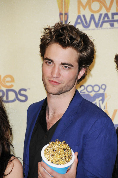 Robert Pattinson<br>18th Annual MTV Movie Awards - Press Room