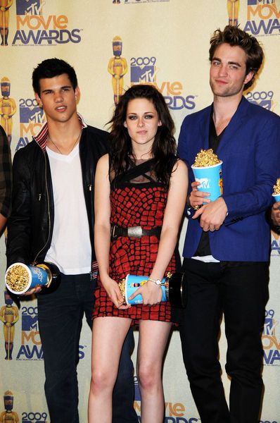 Taylor Lautner, Kristen Stewart, Robert Pattinson<br>18th Annual MTV Movie Awards - Press Room