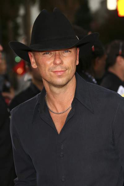 Kenny Chesney<br>The 33rd Annual People's Choice Awards - Arrivals