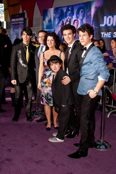 Jonas Brothers, Denise Jonas, Paul Jonas, Frankie Jonas<br>