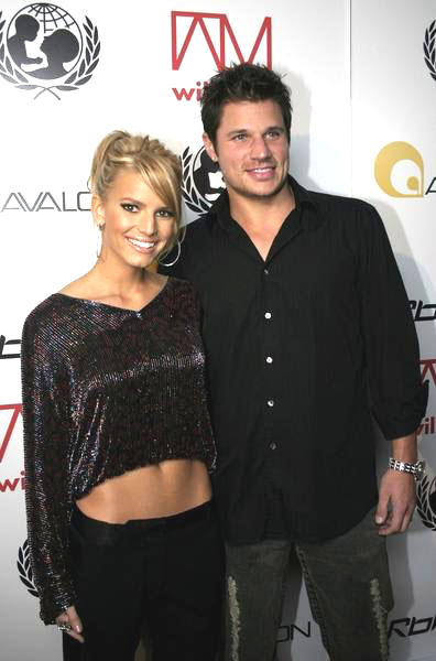 Hot news, Nick Lachey and Jessica Simpson are close to divorce settlement.