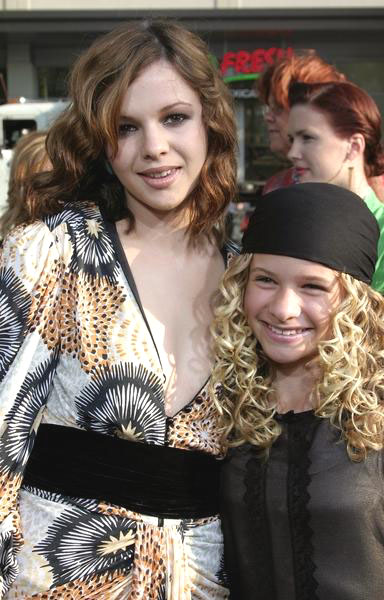 Amber Tamblyn, Jenna Boyd<br>Sisterhood of the Traveling Pants - Red Carpet