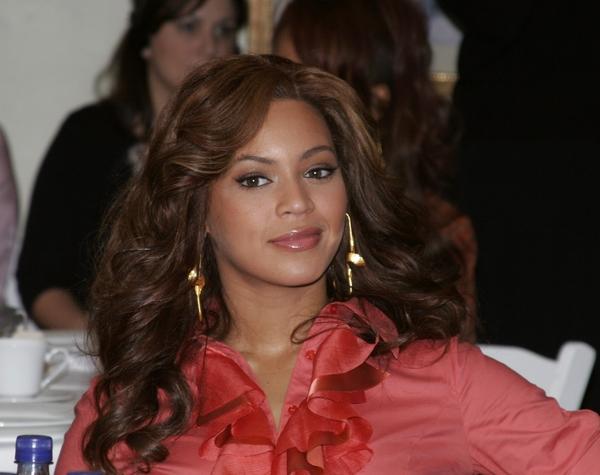 Beyonce Knowles<br>2005 World Children's Day at The Los Angeles Ronald McDonald House