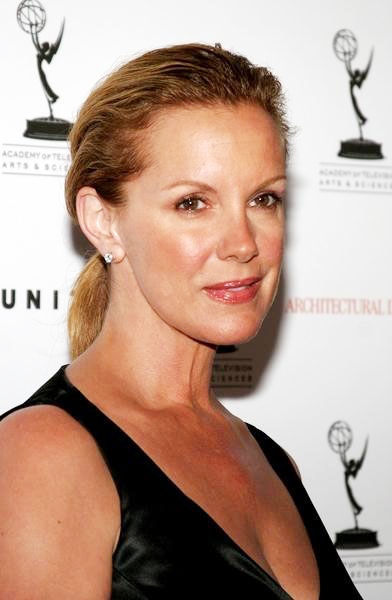 Elizabeth Perkins - Picture